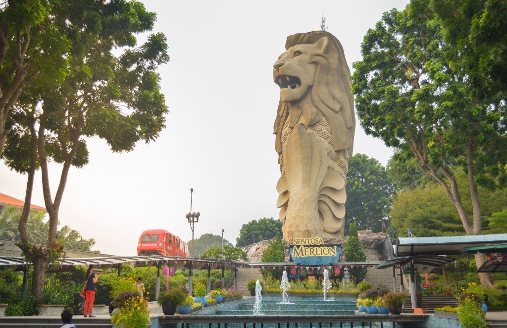 merlion statue at sentosa singapore